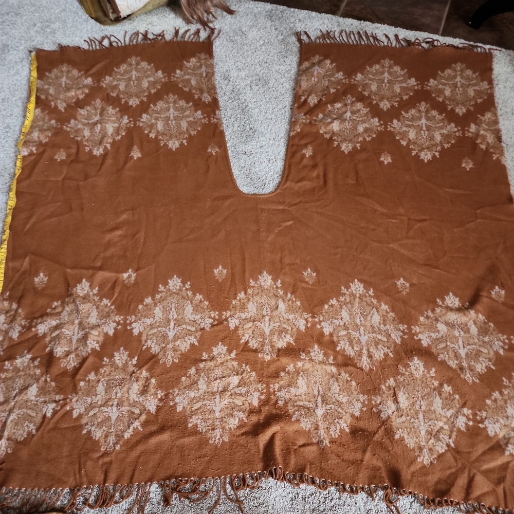 Vintage Royal Soft France Scarf / Shawl 45x49.100% Acrylic